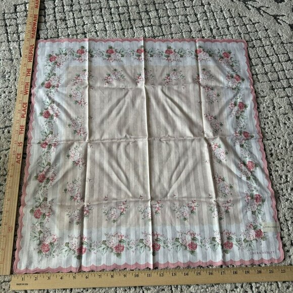 DAKS, Intermode, Laura Ashely Lot of 4 handkerchief Made in Japan 18 X 18 New - Picture 11 of 13